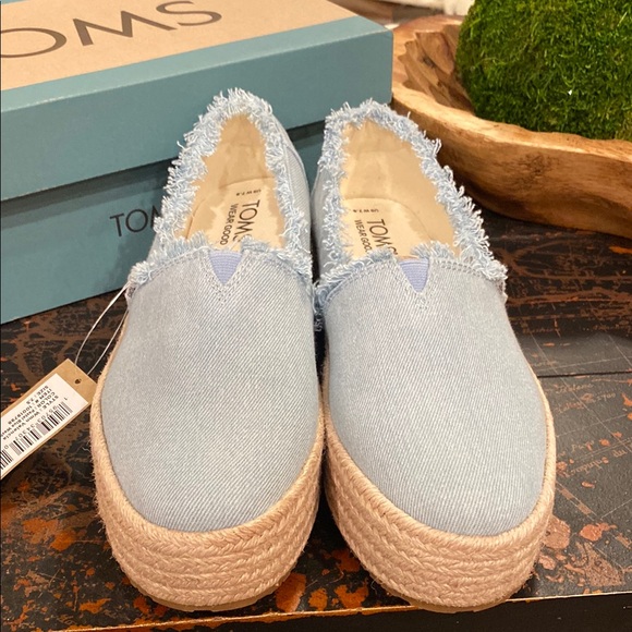TOMS Women's Light Blue Espadrille Shoes - Picture 2 of 7